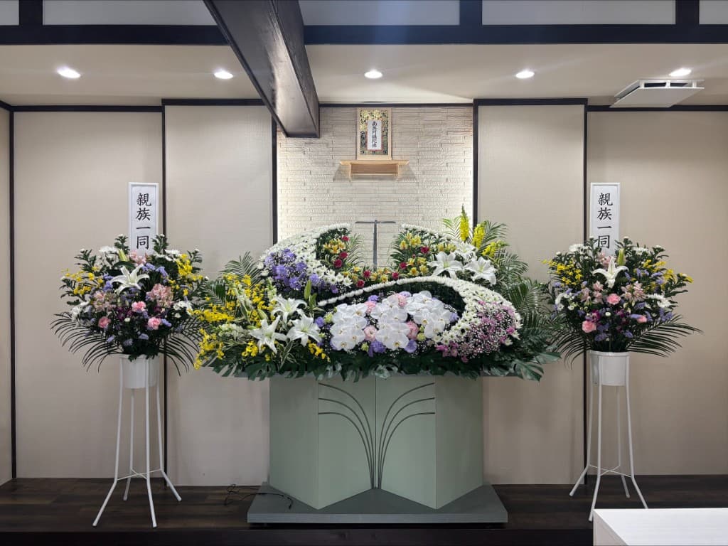 泉佐野市の家族葬・葬儀｜家族葬てのひら 祭壇